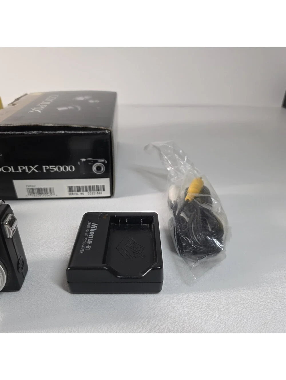 Nikon COOLPIX P5000 10MP Black Compact Camera 3.5x Zoom w/ Box Manual & Softcase